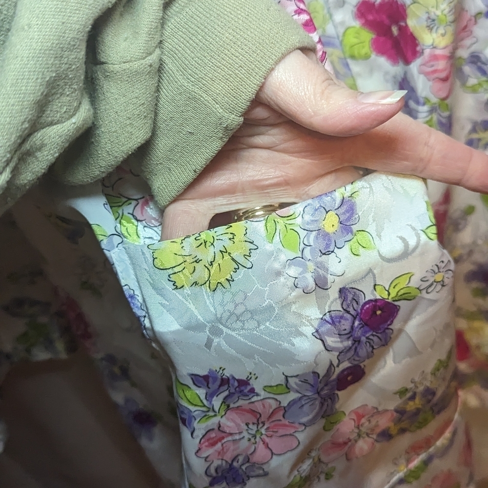 Victoria's Secret Multicolor Floral Satin Robe - Picture 4 of 10